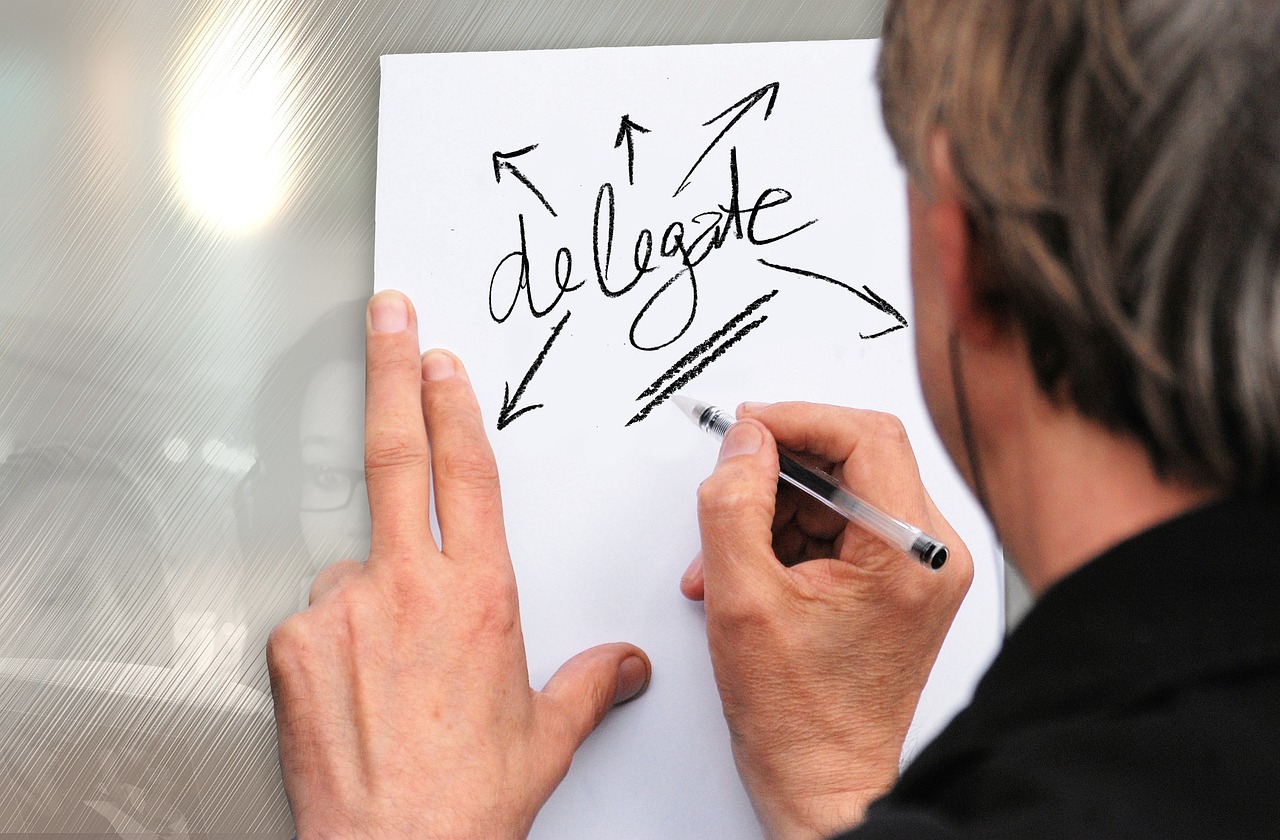 découvrez les principes essentiels de la délégation efficace pour optimiser la gestion de vos tâches et responsabiliser vos collaborateurs.